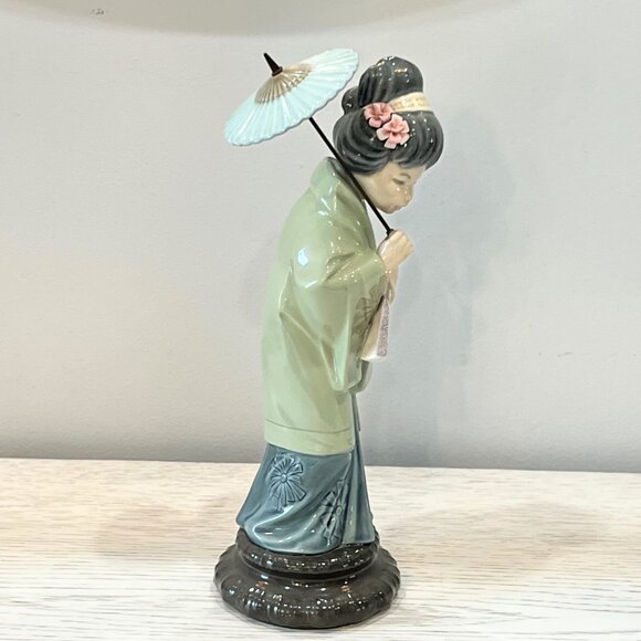 LLADRO 4988 Oriental Spring Geisha with Parasol Umbrella Porcelain Figurine - Picture 9 of 11